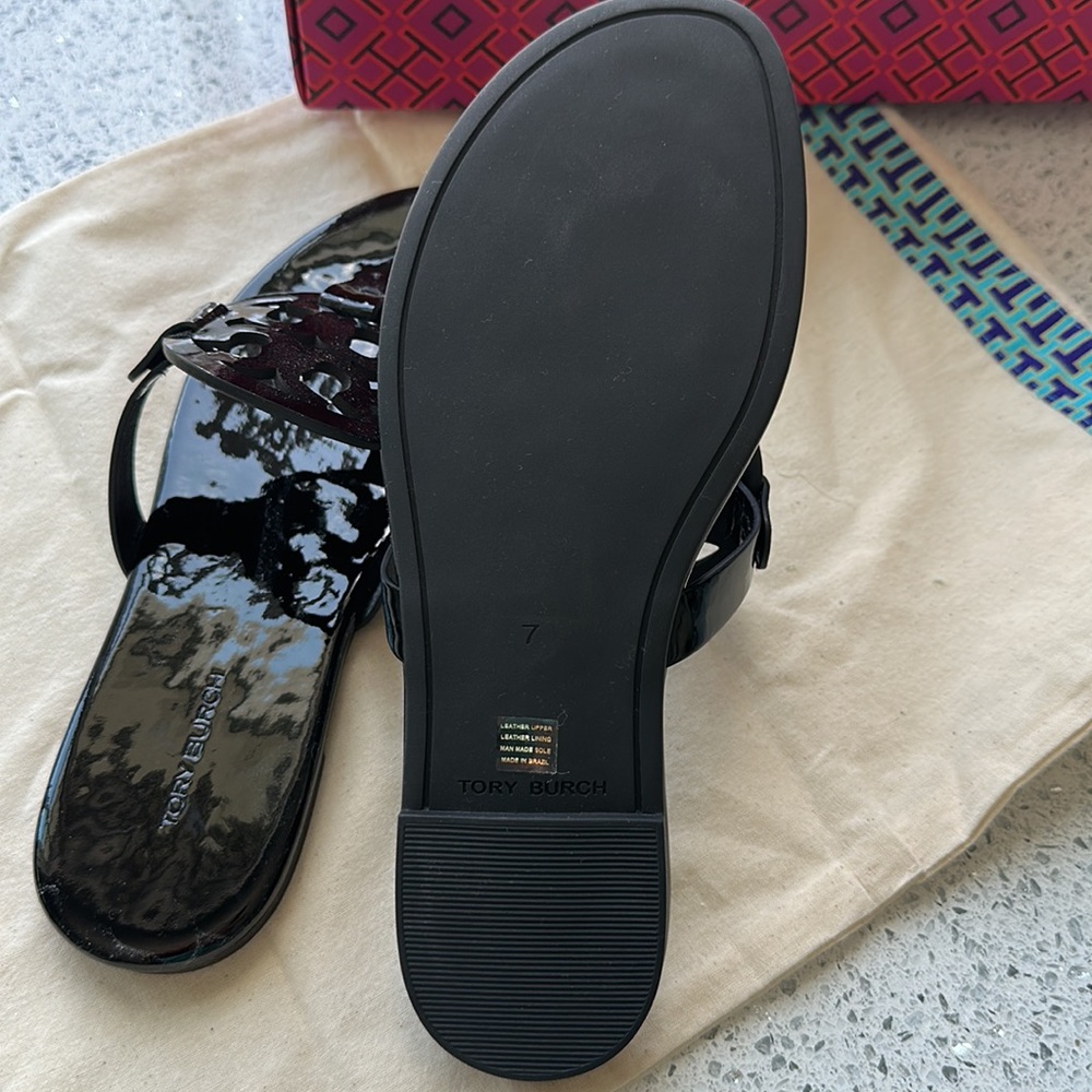 BRAND NEW Tory Birch sandals - Picture 3 of 3